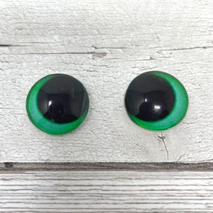 Cabochões de olhos de vidro verde em tamanhos de 8 mm a 20 mm olhos de animais olhos de dragão pupilas grandes fantasia (474)