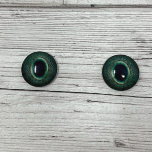 Green glass eye cabochons in sizes 6mm to 40mm dragon eyes cat iris (572)