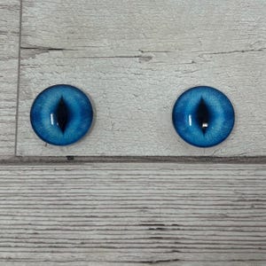 Blue glass eye cabochons in sizes 8mm to 40mm cat eyes dragon iris animal eyes (643)