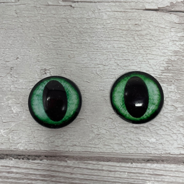 Green glass eye cabochons in sizes 6mm to 40mm dragon eyes cat iris (510)