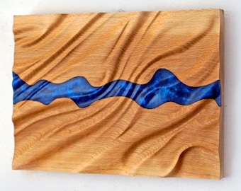 Blue River hout bas-reliëf sculptuur voor wand decor, moderne houten muur kunst, vrije vorm houtsnijwerk, epoxy rivier, epoxy kunst