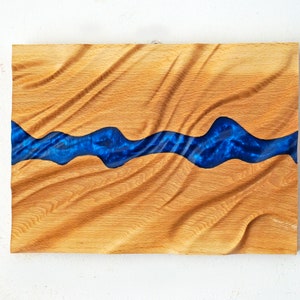 Blauer Fluss Holz Bas Relief Skulptur für Wand Dekor, moderne Holz Wand Kunst, freie Form Holzschnitzerei, Epoxy Fluss, Epoxy Kunst Bild 2