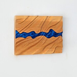 Blauer Fluss Holz Bas Relief Skulptur für Wand Dekor, moderne Holz Wand Kunst, freie Form Holzschnitzerei, Epoxy Fluss, Epoxy Kunst Bild 7