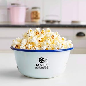 Gepersonaliseerde retro geëmailleerde popcornschaal: uniek cadeau met bioscoopthema voor filmliefhebbers en filmliefhebbers