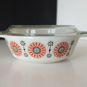 Rare &quot;Red Iris&quot; JAJ Pyrex - size 505 (small) - vintage collectors item from 1969 - rare JAJ Pyrex with red and green flowers. Lid and dish.
