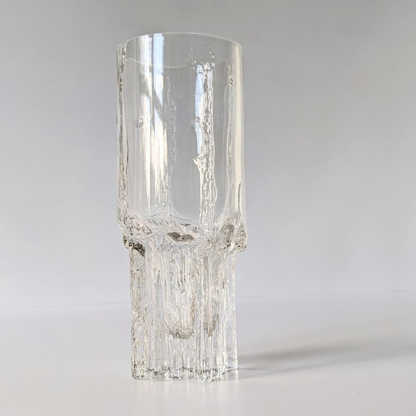 Jarrón de vidrio "Minerva" de Tapio Wirkkala. Modelo 2755, producción de 1976 a 1999. Fabricado por Littala Glassworks Finlandia. Diseño de vidrio de la década de 1970.