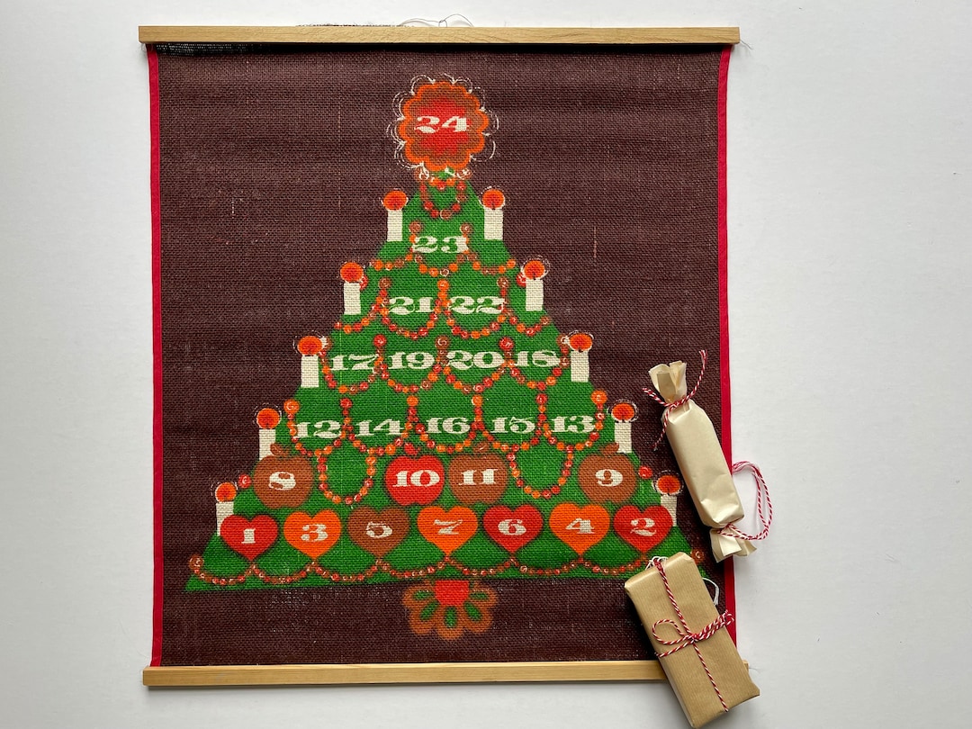 Christmas 70s Wall Hanging / Advent Calendar Vintage Design. Print on