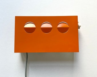 60-70s adjustable bedside lamp. Orange wall sconce designed and produced by Hamalux. Plug: American or European. Danish design. MCM 1970 gem