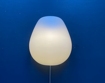 Rare Wilhelm Wagenfeld 1950 Muschel sconce (shell). Milky white heavy opaline glass. Eu, Us, Uk or Aus power plug. MCM hollywood regency.