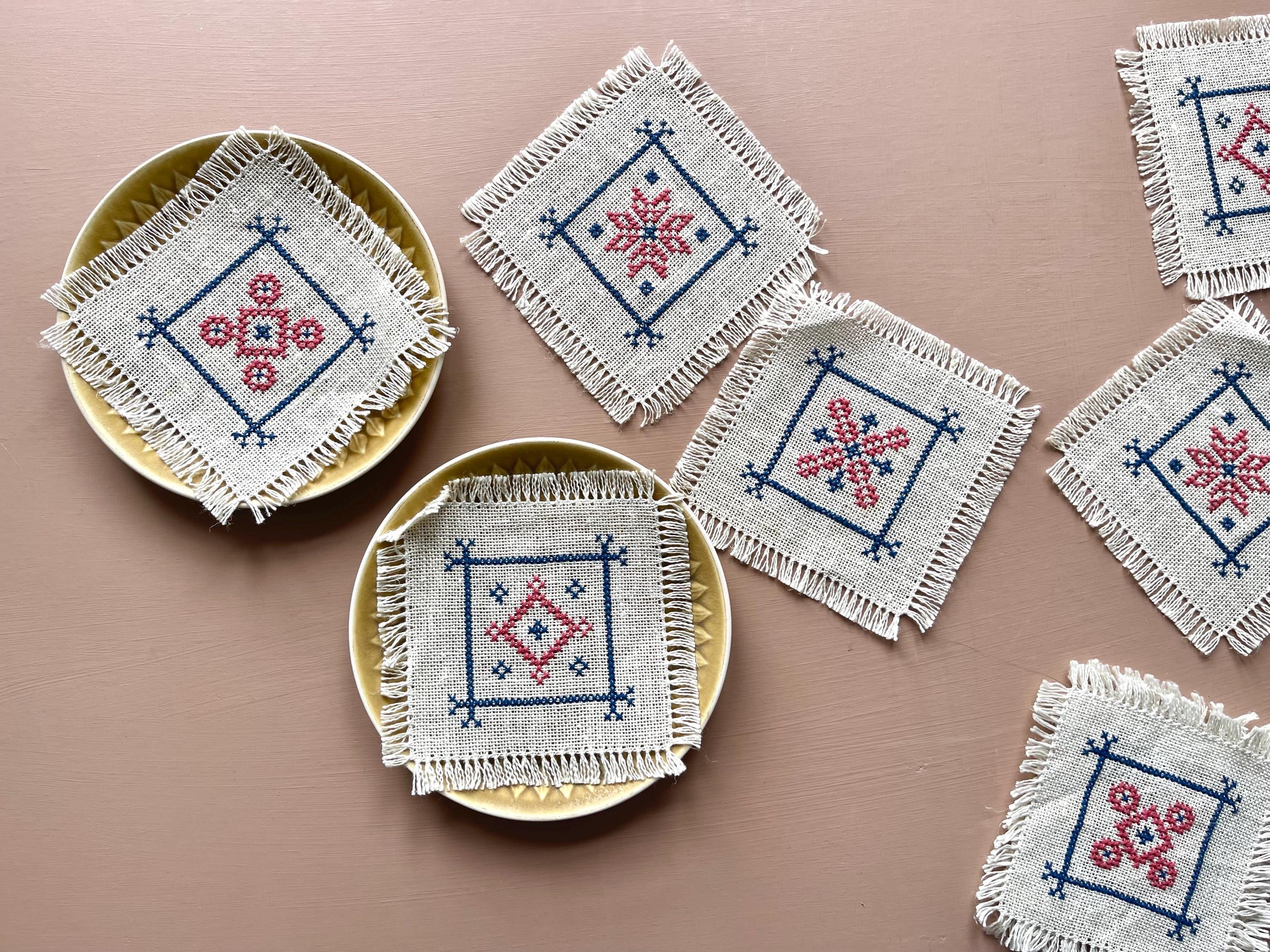 クロスステッチの手作りフリンジドイリー11枚。デンマーク生まれの刺繍 