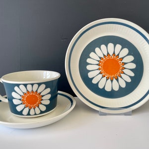 Daisy tea trio in great condition. Figgjo Flint, Turi Design / Turi Gramstad Oliver. Produced 1969 -1975. Scandinavian MCM.