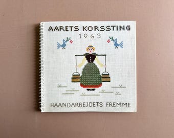 1971 Haandarbejdets Fremme - Danish Cross Stitch - Yearbook 1971