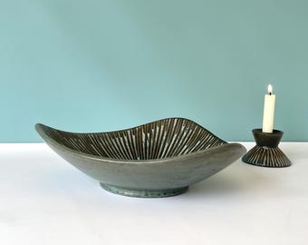 Rare LØVEMOSE 60s "Graasten" ceramic bowl, Denmark. Amazing bowl with incised lines. Denmark. Vintage mid century danish pottery.