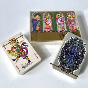 Bjorn Wiinblad NIEUWE OUDE VOORRAAD speelkaarten 1970. Deense kunstenaar Wiinblad voor Piatnik, Oostenrijk. Deens ontwerp. Kunstdekken uit de jaren 70. Wijnblad.