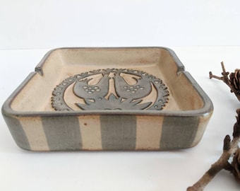 Kissing birds - ashtray with cute bird motif - Vintage ceramic ashtray / bowl with raised bird pattern.  Handmade ceramic. Unknown artist.