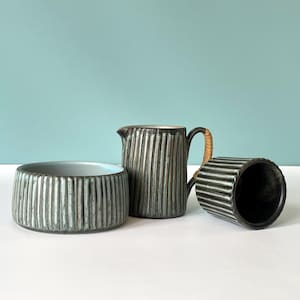 3 Danish 60s ceramic gems. Creamer and 2 bowls by "Løvemose", Denmark, with incised lines. Vintage MCM danish pottery. Graasten / Gråsten