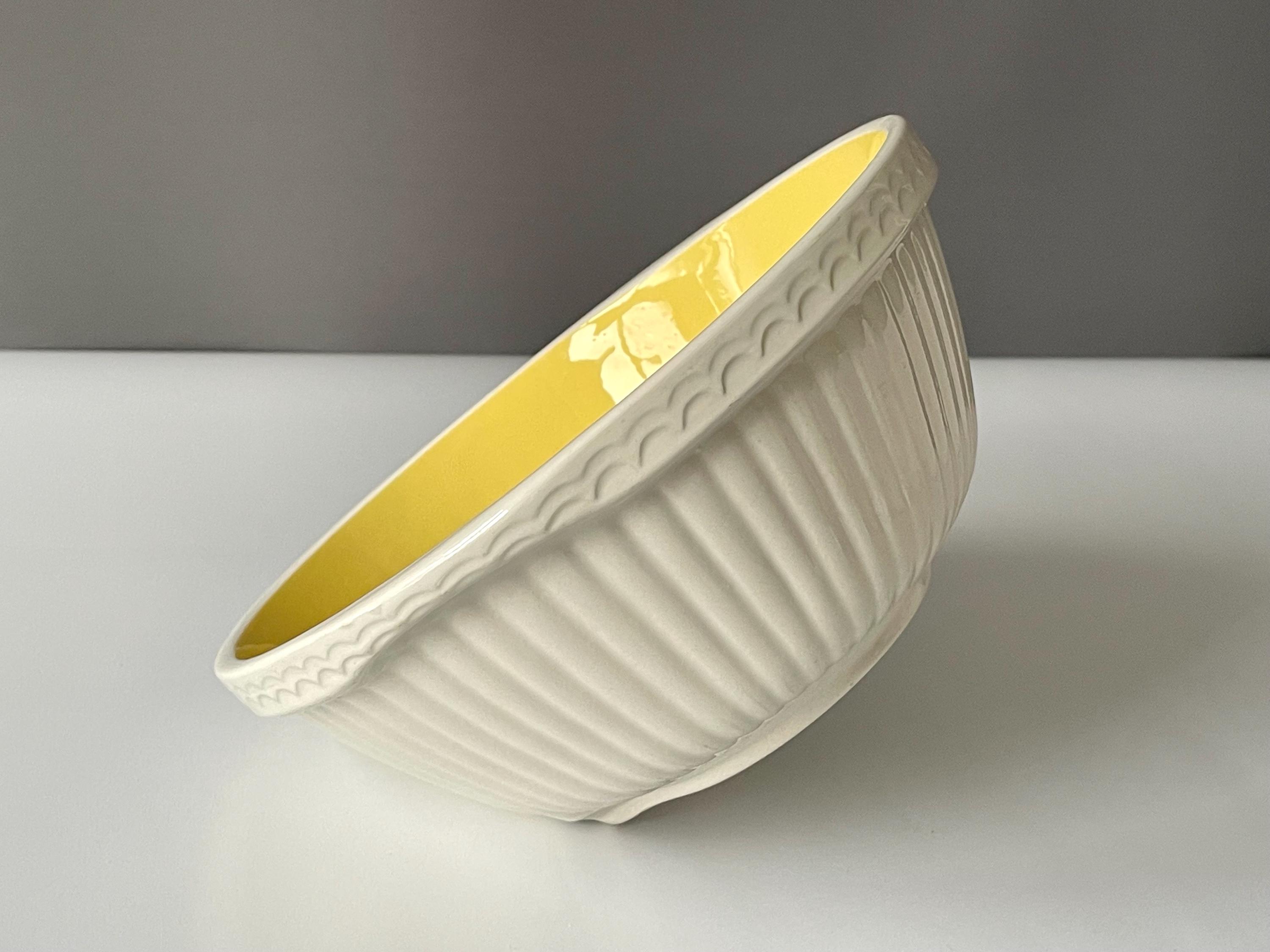 Original TG Green Gripstand 1950/60s Easimix Mixing Bowl. Yellow