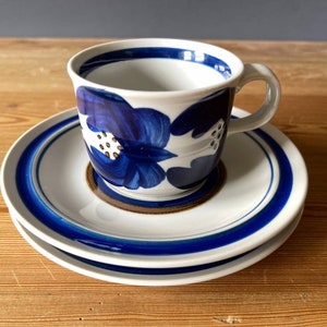 Danish Vintage trio - Hand painted &#39;Blaa Almue&#39; by Yamato for Hiline, Danish midcentury modern teaset, cup, saucer & plate. 70s Scandinavian