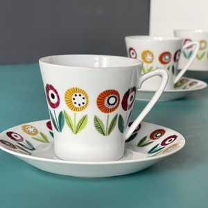 BELLIS - Eva Blahd, 1959, Karlskrona, Upsala Ekeby, Sweden. Tall CUP & SAUCER Swedish mid century. Iconic flower pattern. Mcm icon duo.