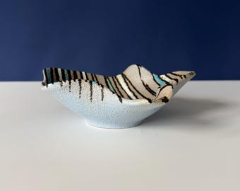 Splendida ciotola organica italiana di metà secolo. Potrebbe essere opera di Alvino Bagni per Bitossi. Ottime condizioni. Ceramica di metà secolo.