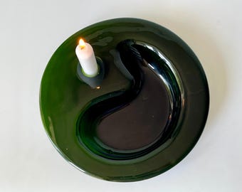 IKEBANA de 24,5 cm, 1975, de Michael Bang. Jarrón y candelabro combinados. Vidrio verde jade de Holmegaard. Coleccionable danés, arte escandinavo.