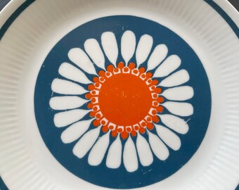 Excellent! 2 Daisy Dinner Plates in Great Condition. Figgjo Flint