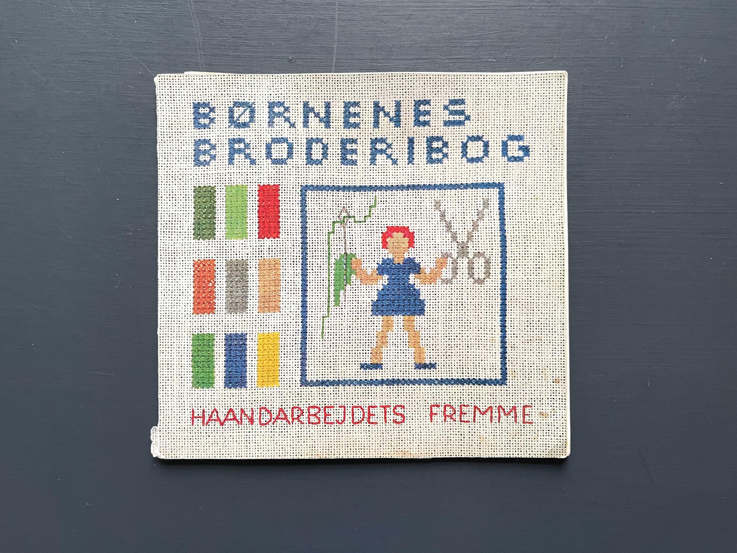 Rare Haandarbejdets Fremme - Children's Embroidery Book / Booklet