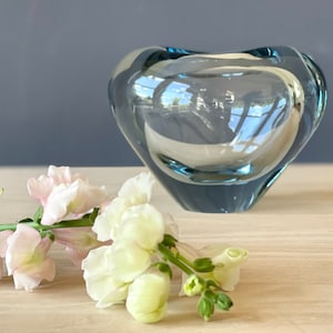 Grande vaso a cuore &quot;Minuetto&quot; PER LÜTKEN del 1960 - Holmegaard, Danimarca - Bicchiere di cristallo degli anni &#39;60 dalla Scandinavia - Vetro di alta qualità - Metà del secolo