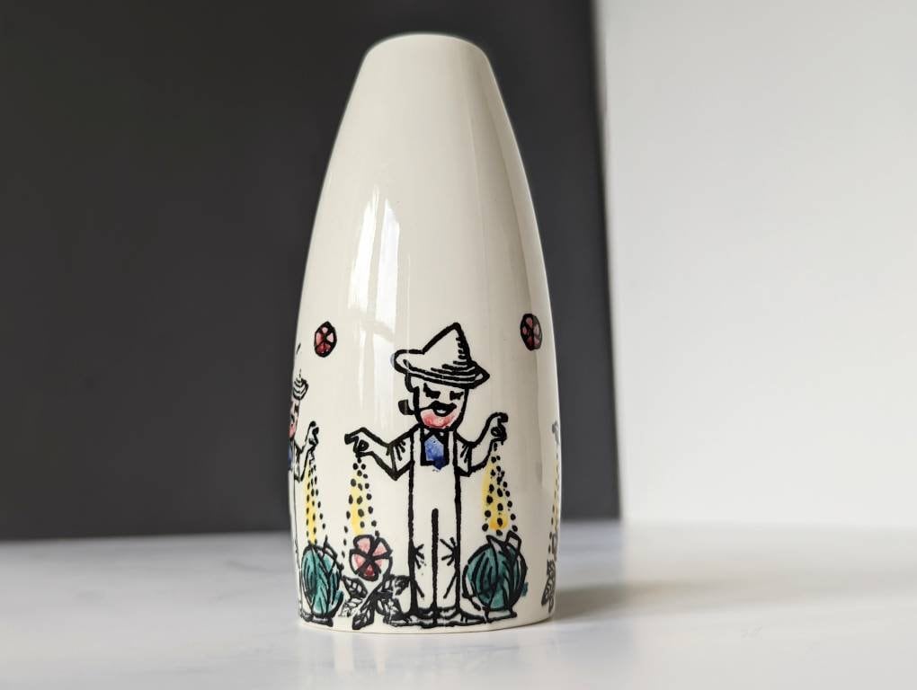 スタヴァンゲルフリントの花瓶。70年代の農夫が畑に種を蒔く様子を描い