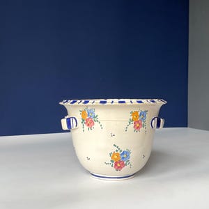 Big Italian vintage planter. Handpainted floral decoration. Early last century pottery. Ceramic pot for indoor plants. Italy collection