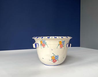 Macetero vintage italiano de gran tamaño. Decoración floral pintada a mano. Cerámica de principios del siglo XX. Maceta de cerámica para plantas de interior. Colección Italia.