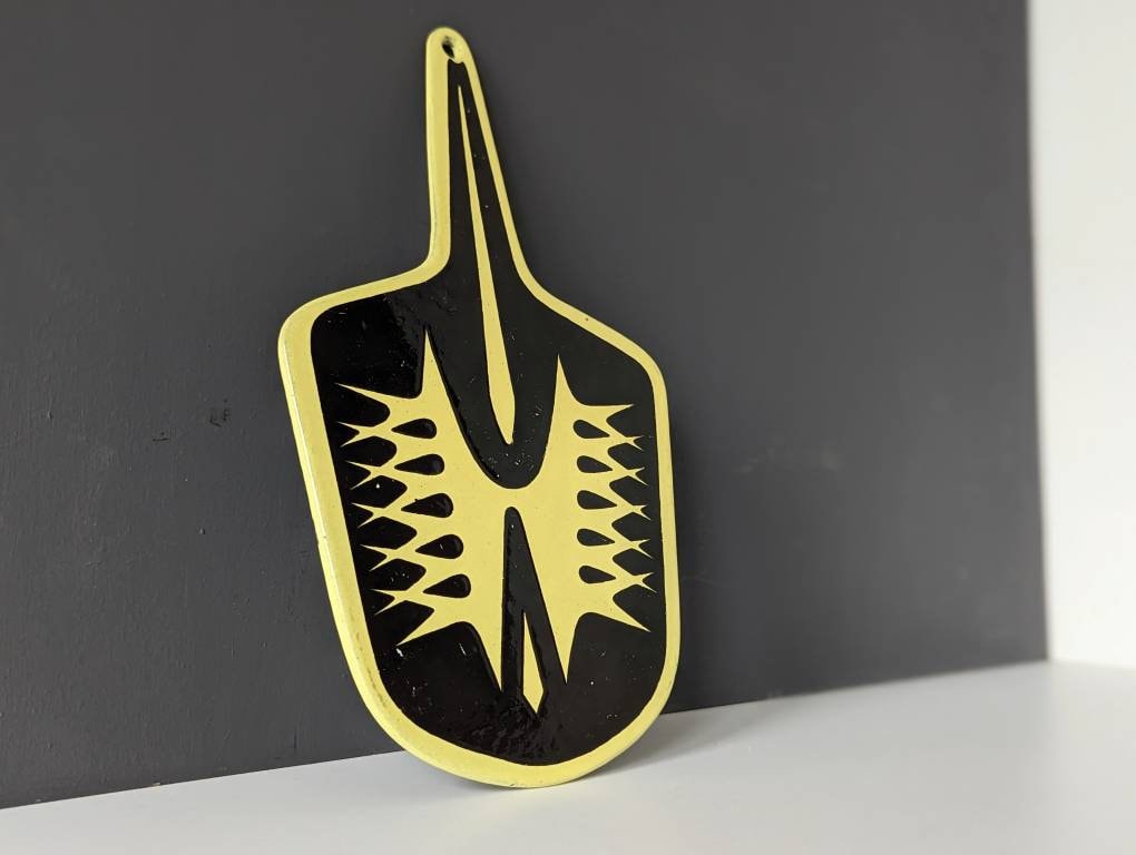 Vintage "VOSS" Danish enamel Cast Iron Trivet Stand - Yellow and black - Pot Holder - Retro Kitchen - Country House Style - Retro cool.