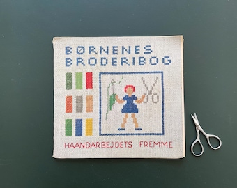 希少な Haandarbejdets Fremme - 1962 年の子供向けの刺繍の本