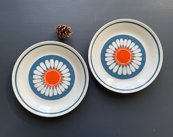 Excellent! 2 Daisy Dinner Plates in Great Condition. Figgjo Flint