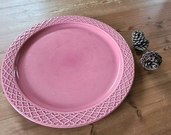 XL pink Palet / Cordial plate by Quistgaard. Bing & Grøndahl. 1970s - IHQ - Danish design - Embossed heart border. Collectible stoneware