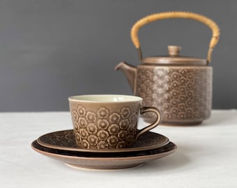 UMBRA Quistgaard trio - 1960s Kronjyden - IHQ - Danish design. Embossed brown flower pottery. Nordic design / Denmark.