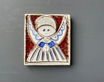 Noomi Backhausen ceramic wall hanging. Søholm, Denmark. Mid century modern ceramic with angel. Danish ceramic from the 70s.