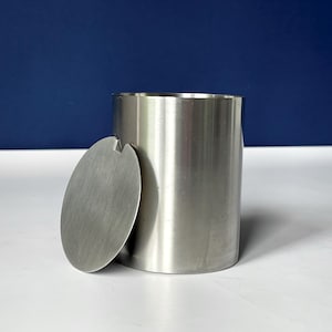 Arne Jacobsen &quot;CYLINDA-LINE&quot; sugar or jam pot by Stelton. Minimalistic Scandinavian. Mid century stainless steel. Danish Design icon