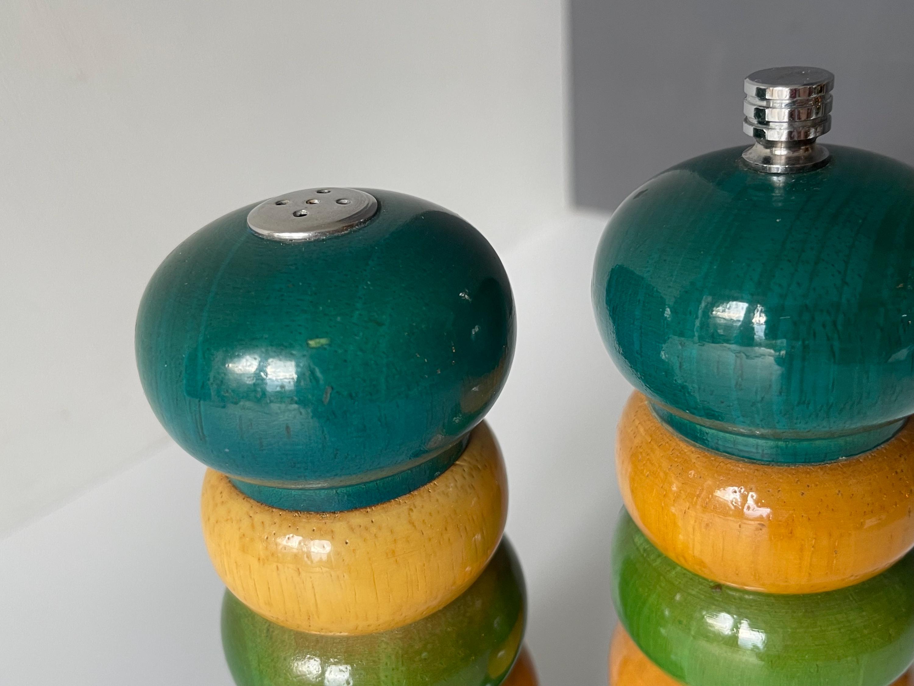 Vintage OLDE THOMPSON Salt Shaker and Pepper Grinder Set/salt and