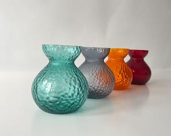 Jarrón de jacinto Holmegaard o Kastrup de los años 60. Vidrio de los años 60 procedente de Dinamarca, Escandinavia. Vidrio de alta calidad. Jarrón bulboso de mediados de siglo.