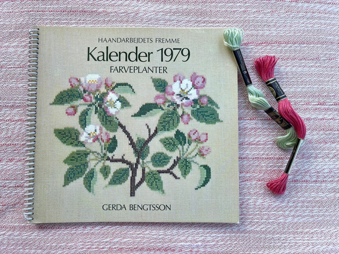 Rare 1979 Haandarbejdets Fremme Cross Stitch Book/calendar With Motifs of Dye Plants by Gerda Bengtsson. Danish Handcraft Guild - Etsy Rare 1979 Haandarbejdets Fremme Cross Stitch Book/calendar With Motifs of Dye Plants by Gerda Bengtsson. Danish Handcraft Guild - Etsy