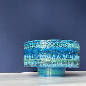 Amazing footed Bitossi bowl with blue green pattern - Italian mid century pottery. Home decor from the 60s. Handmade pottery.