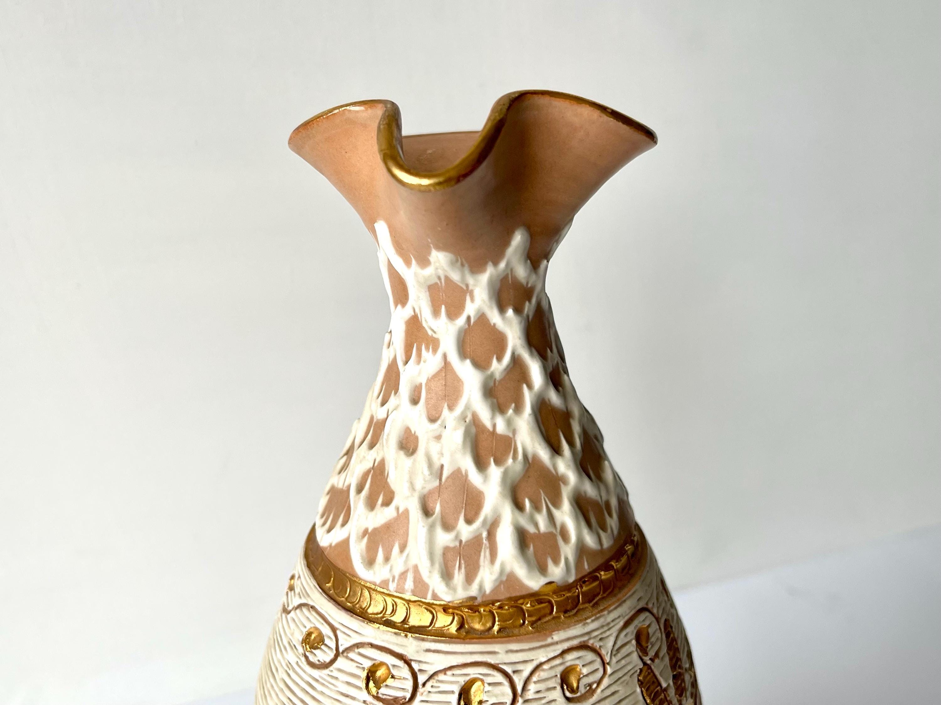 美しいレリーフ模様のFratelli Fanciullacciの花瓶。イタリアのミッド