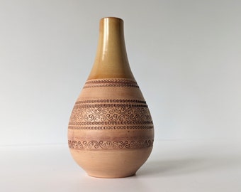 Fratelli Fanciullacci vase with beautiful pattern in beige / brown / sand glazes - Italian mid century pottery. Small detailed pattern.