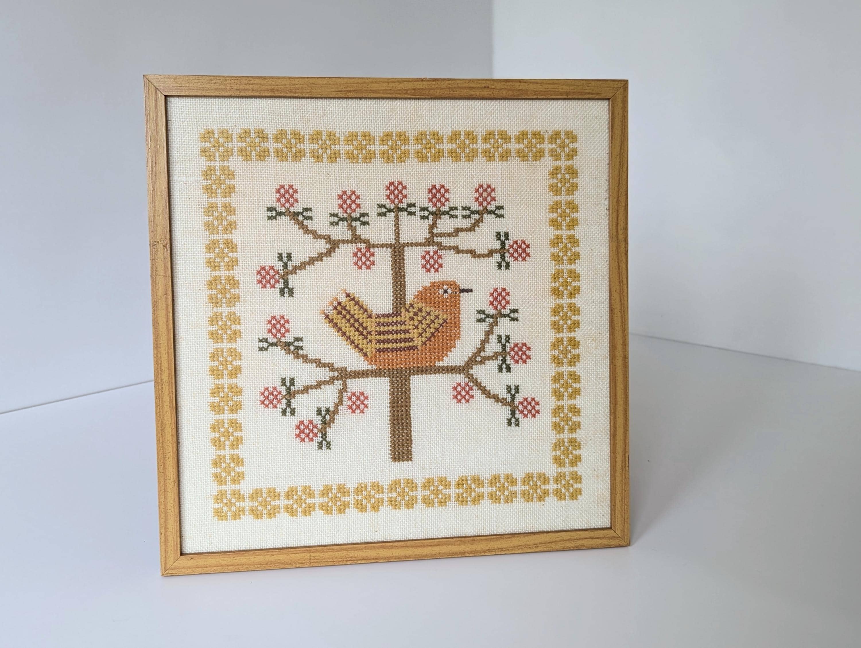 額入りデンマーク刺繍。エルセ・ソードゥル・ハンセン＆ハンダールベ