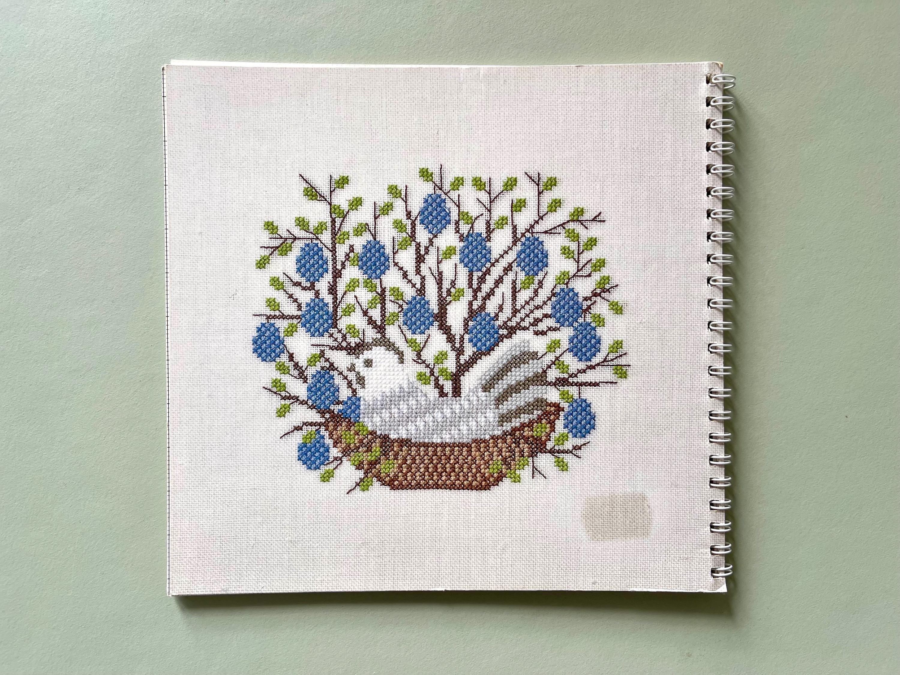 Rare 1994 - Haandarbejdets Fremme - Cross Stitch Book / Calendar