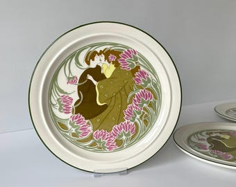 3 x art deco-set mattallrikar. Kyssande par, Jugendstil Art Nouveau. Keller & Guérin Lunéville Frankrike. Mucha Style Embracing Par