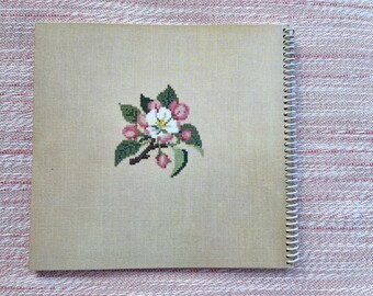 Rare 1979 - Haandarbejdets Fremme - Cross Stitch Book/calendar
