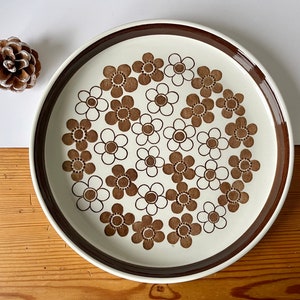 Rörstrand &quot;Anemon&quot; serving plate - designed by Marianne Westman. Brown floral pattern. Mid century flower design. Collectible Scandinavian