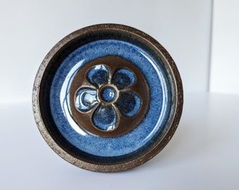 Marianne Starck bowl from 1970s, Denmark. Michael Andersen stoneware from Bornholm. Beautiful relief / raised flower pattern with blue glaze